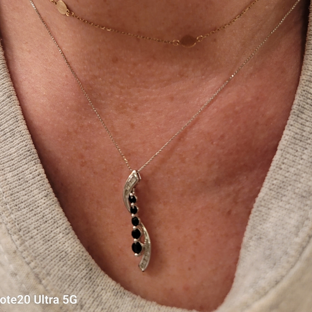 10k gold diamond pendant